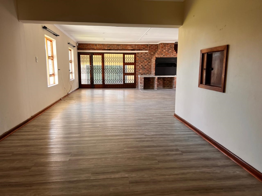 To Let 4 Bedroom Property for Rent in Beacon Bay Eastern Cape